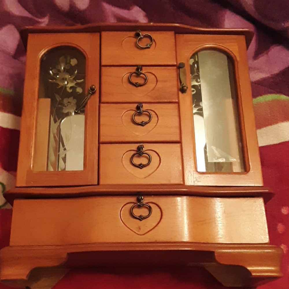 Jewelry box